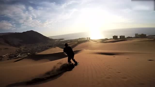 沙漠上也能滑板? 不可思议的"单板滑沙"