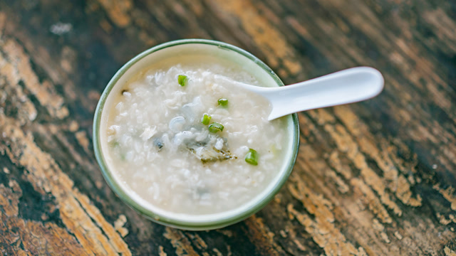 超养生的气鼓鱼粥  老外连说好吃  却不敢吃鱼眼睛!