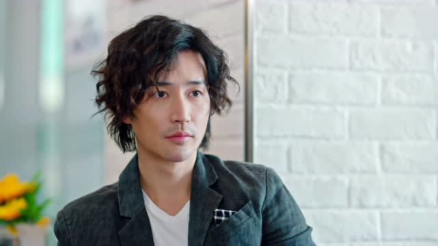 小弟邵醉喂老大纪秋吃甜品,画面甜过甜点