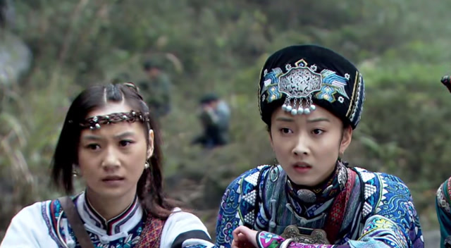 《血誓》第15集03:覃岚被蒙面人所救,邱督军下令让人开枪