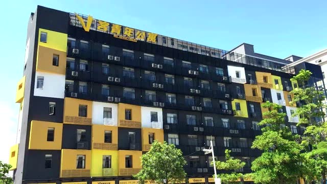 v客青年公寓桥头站建筑外观