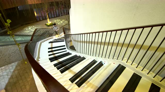 瑞虹天地月亮湾_攀月音阶