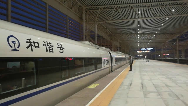 铁路实拍:g304次和谐号动车crh380a重联,出徐州东站