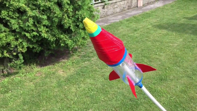 可乐瓶大用处,做个火箭玩一玩