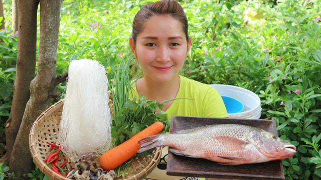 柬埔寨女子做美食,今天买回家一条鱼,看看她是什么吃法?