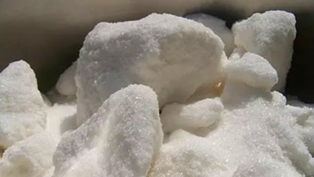 白糖总是结块别怕只需这样做白糖放一年都不会结块了