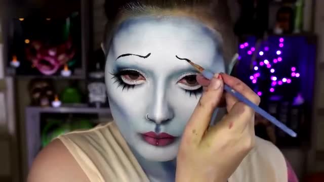 神奇的易容术,美女化妆真是太厉害了,瞬间画成了僵尸新娘