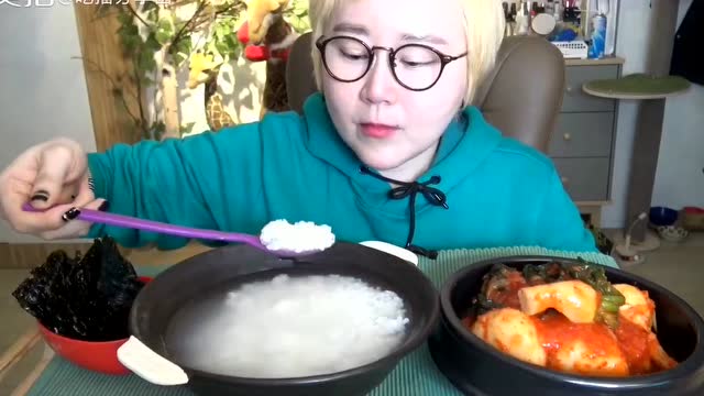 韩国吃播:艾波吃萝卜泡菜!