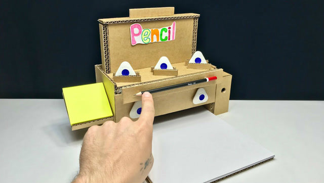 用纸板自制文具,多功能文具盒,带电动卷笔刀,看看他是怎么做的