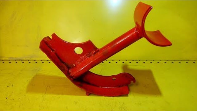 小伙用捡来的废铁自制千斤顶,分分钟钟顶起货车,简直太实用了!