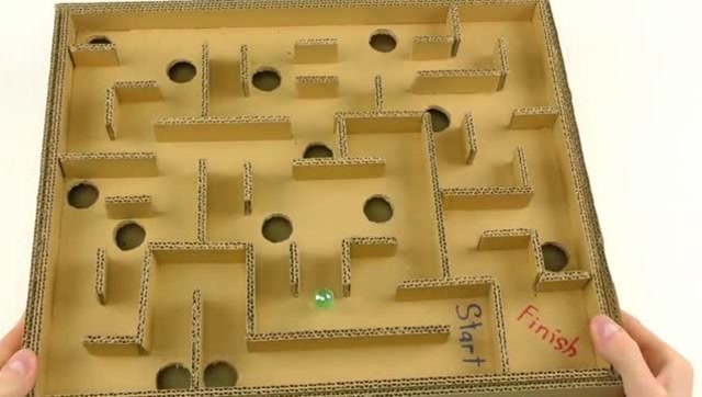 牛爸爸用硬纸板制作一个游戏迷宫,给孩子玩一整天!