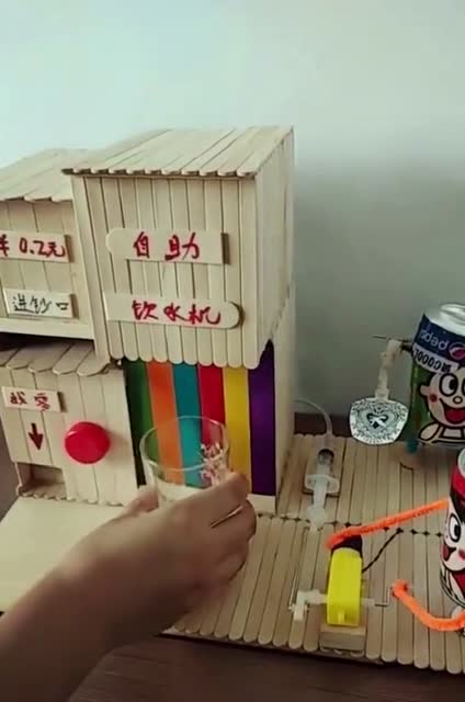 易拉罐做的自助饮水机,真后悔以前扔了那么多