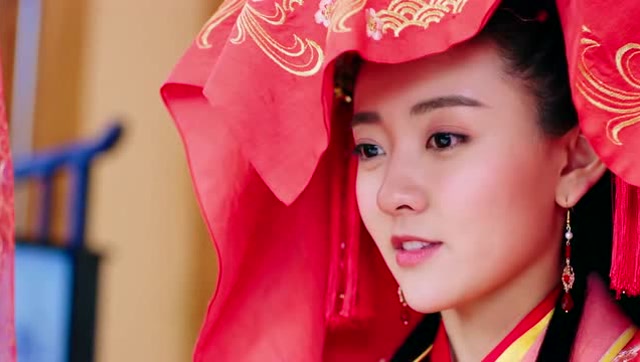 八王妃新婚整蛊八王爷,结果丫鬟的动作让王爷看穿了