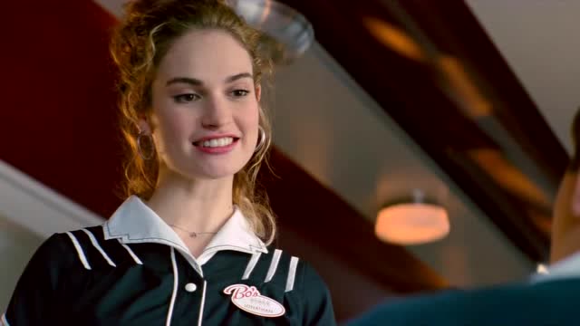 《极盗车神》帅小伙遇到漂亮的美女,唱歌那一刻发现我恋爱了!