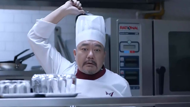 看见陆远打人,这位厨师直接呆掉了,这太狠了