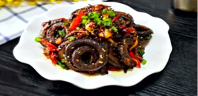 吃过鳝鱼的各种做法,唯有这个盘鳝最好吃,越吃越美!