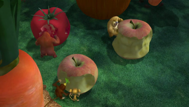 吊在树上的红苹果,熊大只吃了一口,剩下的被熊二一口吞了