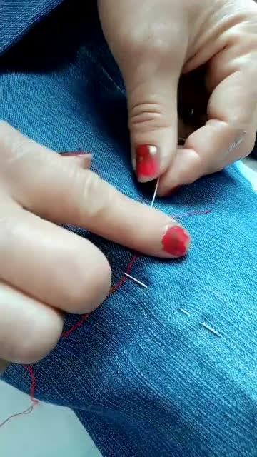 缝衣服缝一半线用完了又要穿针真麻烦,教你妙招一秒穿过连贯方便