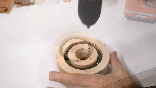 制作木质轴承,很漂亮的作品