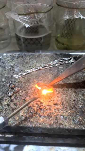 白金钻戒用把钻石卸下来在用火烧.