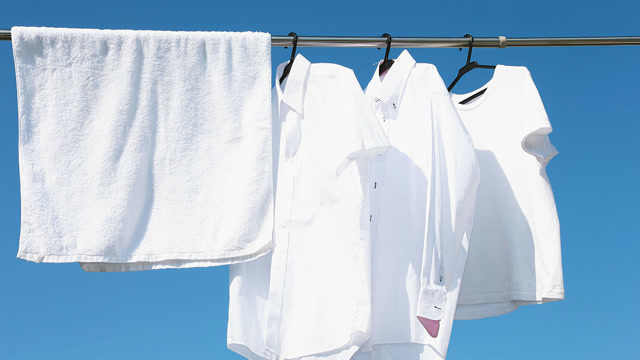 夏天到了,白色衣服易脏易臭不易洗!教你一招,让衣服干净如新