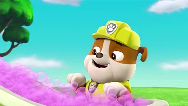 汪汪队:小丽在浴缸里,但是却飞到空中,你知道是怎么回事吗