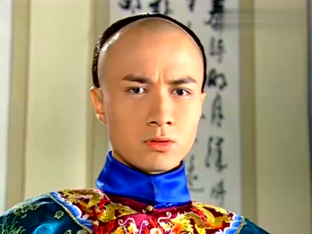 五阿哥永琪的表情说明他早就对知画动心了,大家注意了没!