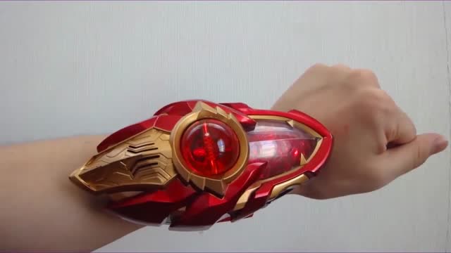 梦比优斯奥特曼变身器实物展示