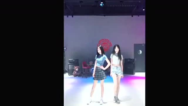 抖音一姐莉哥不但唱歌好听 人家跳舞也是有两下子的