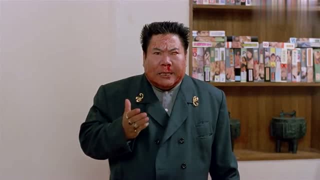 力王拳头带风吓坏警卫独眼蛇也害怕啊