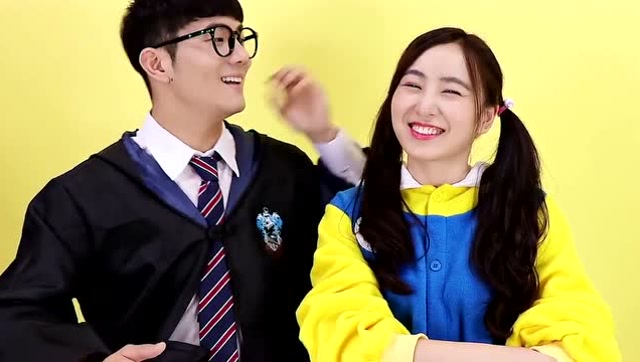 《小伶玩具》悦儿居然被妈妈教训了?到底发生什么事情啦?