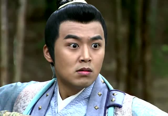 封神英雄:武吉花花交手,气势汹汹的草姑被武吉一脚绊倒.