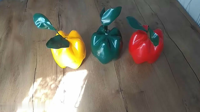 塑料瓶大变身!经达人之手,变成了彩椒!