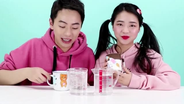 《小伶玩具》你知道怎么做会变色的贴纸呢,让妮妮来教你