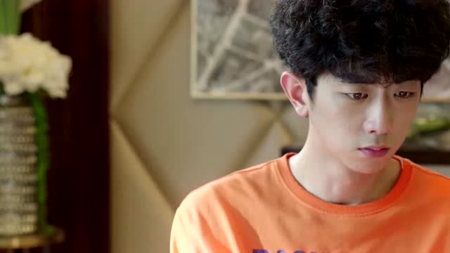 《快把我哥带走》时分为救甄开心被打伤了腿,时秒霸气来救场