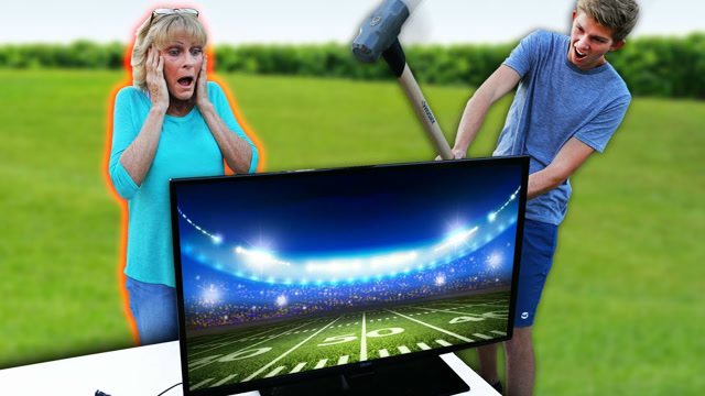 国外熊孩子抡锤子砸电视老妈挺高兴?网友:见识下中国虎妈威力?