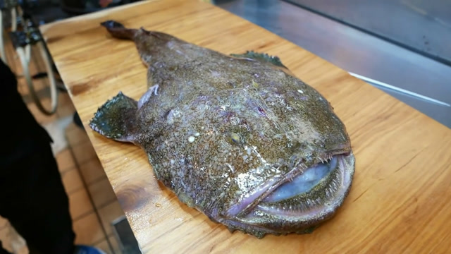 安康鱼刺身,这鱼脑袋还自带wifi?