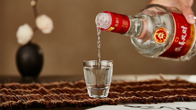 冰箱里放一杯白酒,解决了家里一堆困扰难题,太实用,不知道亏大了