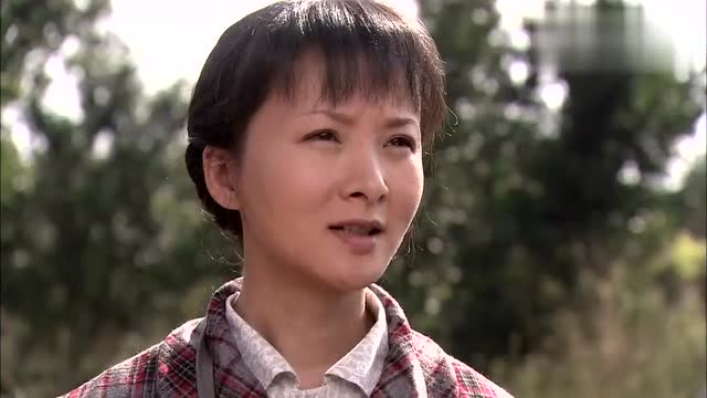 古村女人,金根刚刚出狱,红英就让他进了自己的泡菜厂做技术工