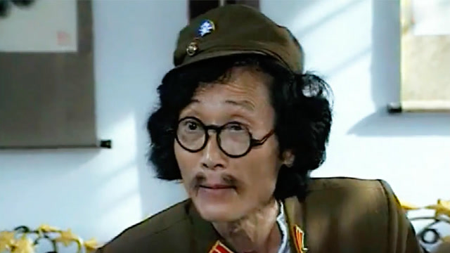 傻儿司令:雀雀教官崔八哥来报到,穿军装不舒服,还是长衫子安逸些