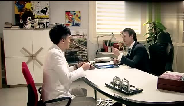 《爱情公寓》吕子乔从左往右:妇女之宝,从右往左:宝之女妇!