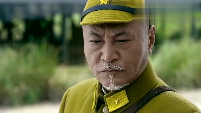 日本鬼子安装航空炮弹准备实弹射击,铃木说要炸毁一些有用的!