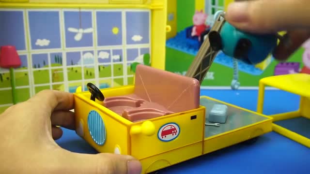 《玩乐三分钟》猪妈妈带着玩具小佩奇开开心心的逛超市