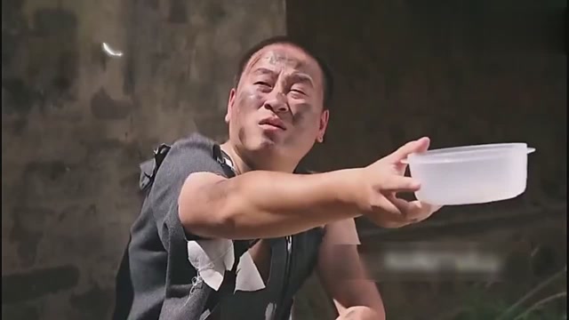 你就是个骗子,你说有肉包子吃,结果全部是钱