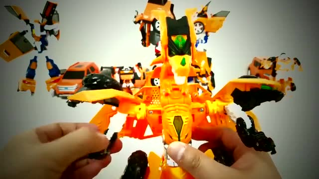 卡通玩具橙色变形小汽车机甲模型