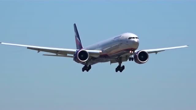 俄罗斯航空波音777客机降落洛杉矶国际机场