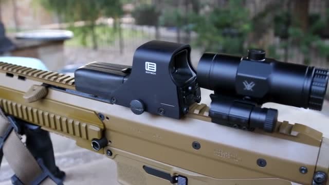 将全息瞄准镜和三倍镜放在一起,看看是什么效果?