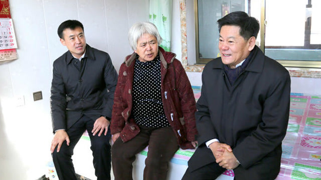 市委书记王凤波到辽阳县调研