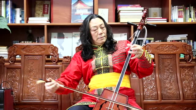 张北马头琴艺人演奏《嘎达梅林》
