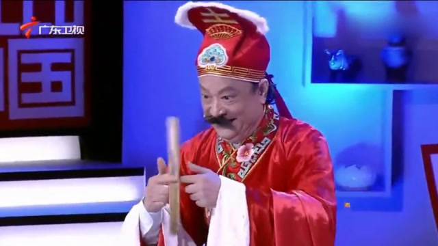 潮丑大师方展荣表演潮剧扇子功